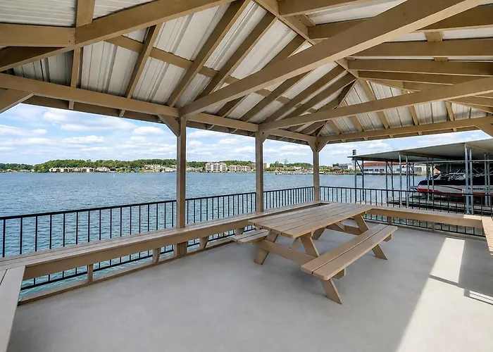 Anchors Away: 2Br Lake Hamilton Condo & Pool