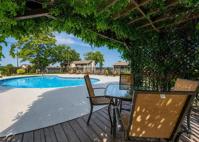 Lake Hamilton Haven: 2Br Boat Slip Condo